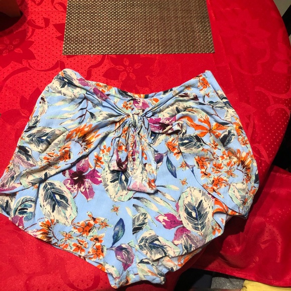 Boutique mesh floral shorts size small - Picture 2 of 4